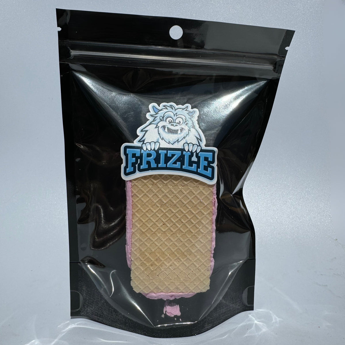 Liofilizowane lody w waflu truskawkowe Frizle w torebce