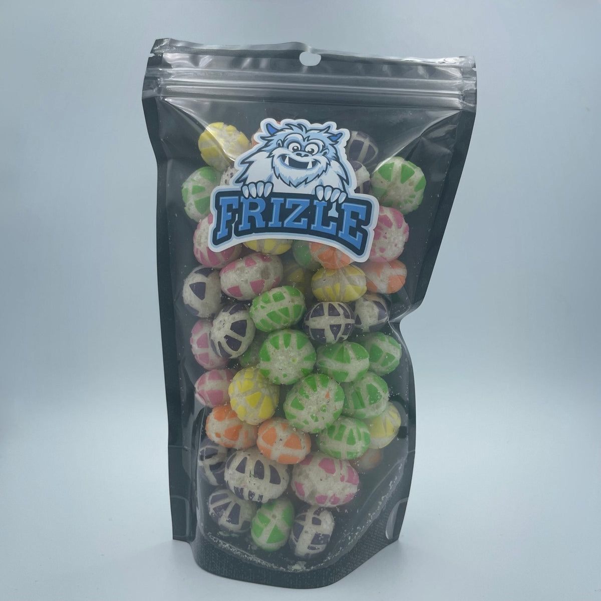 Torebka liofilizowanych Skittles Sour z bliska